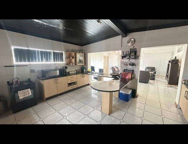 5 BEDROOM HOUSE FOR SALE IN PRIMROSE EAST